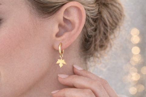 Altın Çınar Yaprağı Tasarımlı Küpe